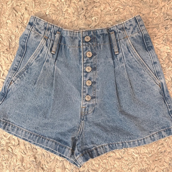 Abercrombie & Fitch - Natural Rise Short - Paper-bag Waist Button Front Denim - Picture 2 of 10